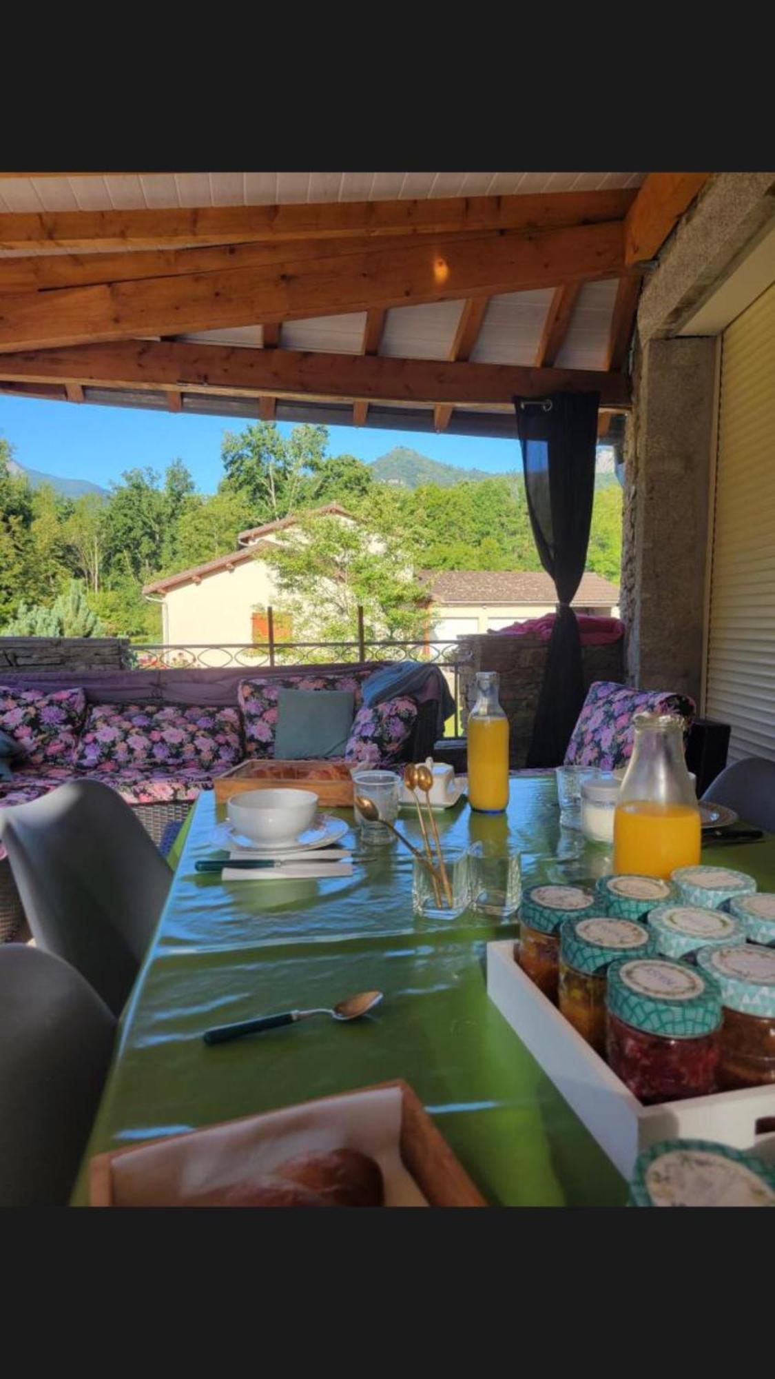Au Bord De L Eau Bed & Breakfast Surba Bagian luar foto