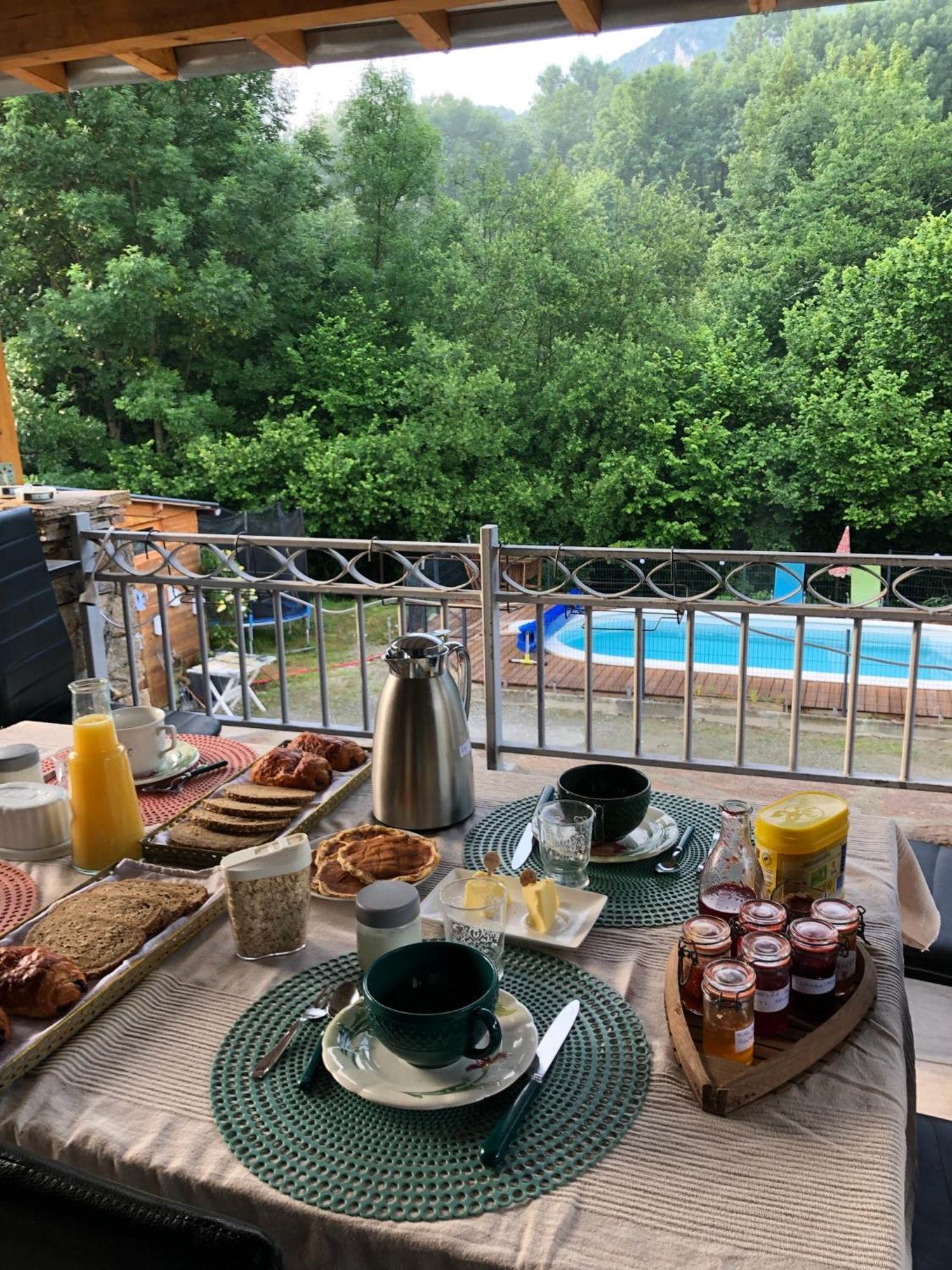 Au Bord De L Eau Bed & Breakfast Surba Bagian luar foto