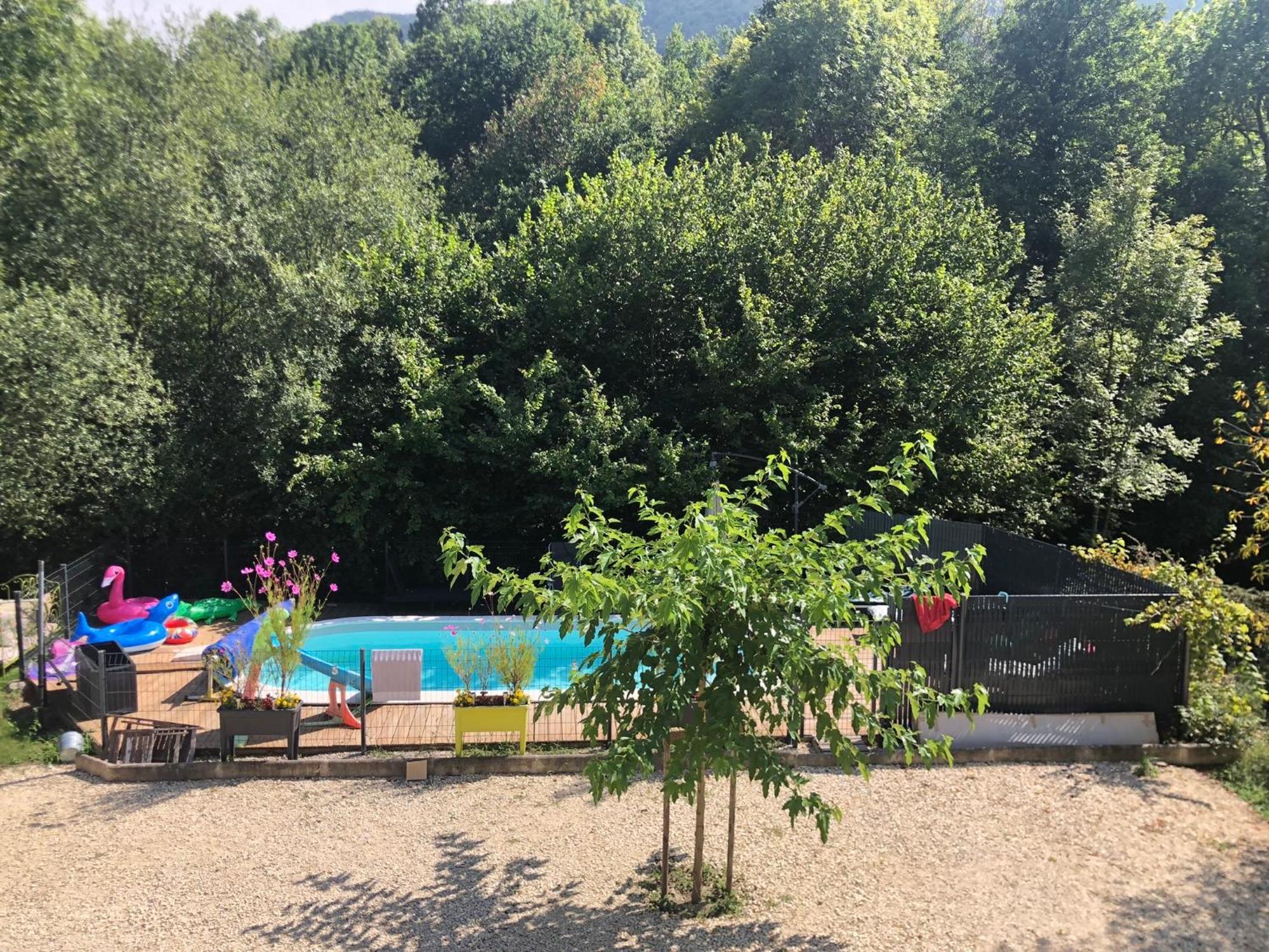 Au Bord De L Eau Bed & Breakfast Surba Bagian luar foto